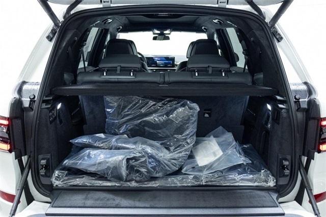 new 2026 BMW X7 car, priced at $100,605