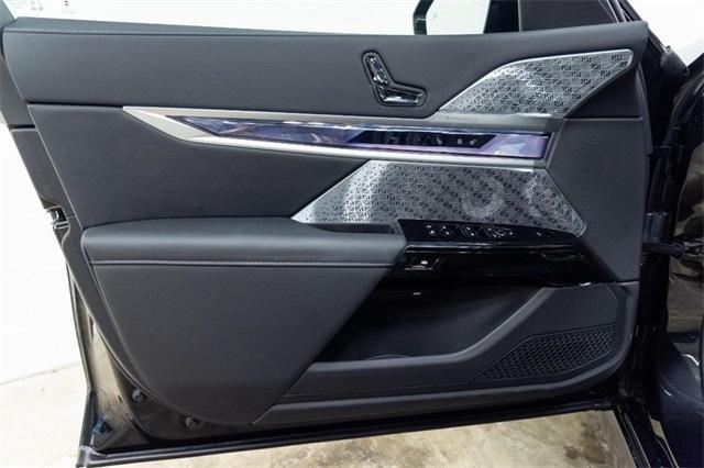 new 2025 BMW 760 car, priced at $136,925