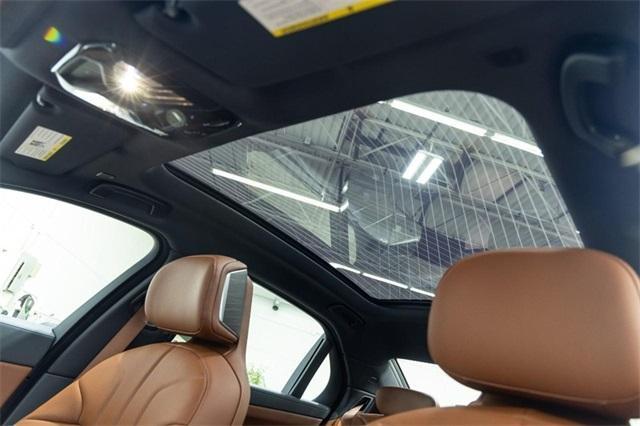 new 2025 BMW 760 car, priced at $130,825