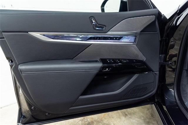 new 2025 BMW 760 car, priced at $132,125