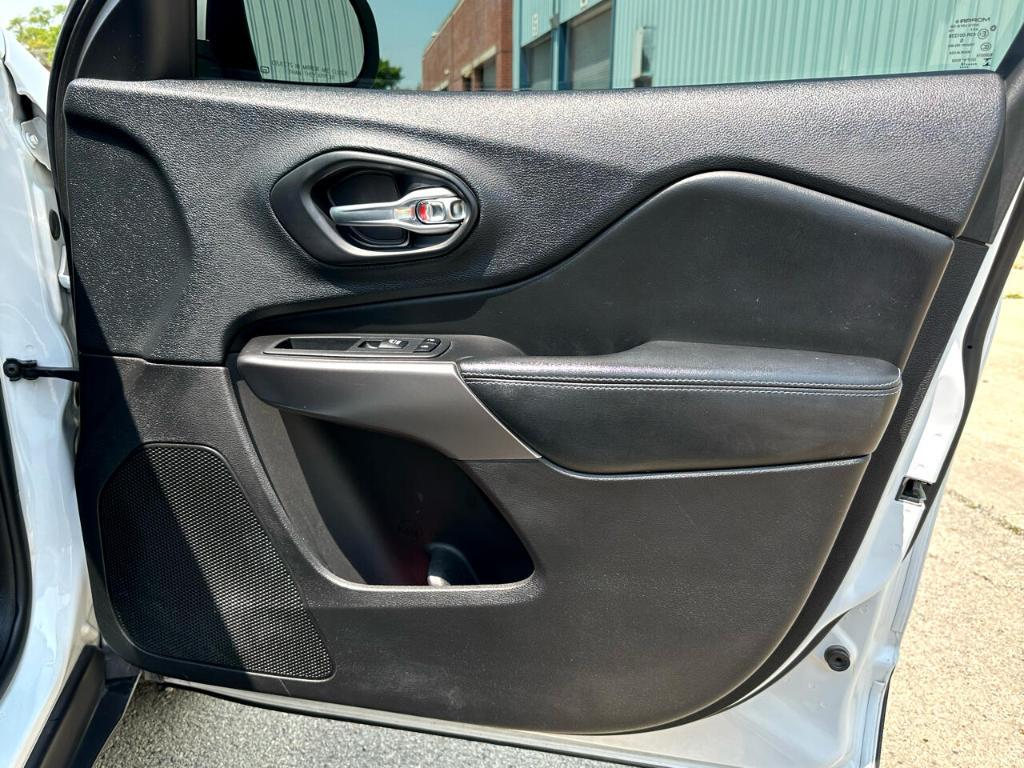 used 2019 Jeep Cherokee car, priced at $13,995