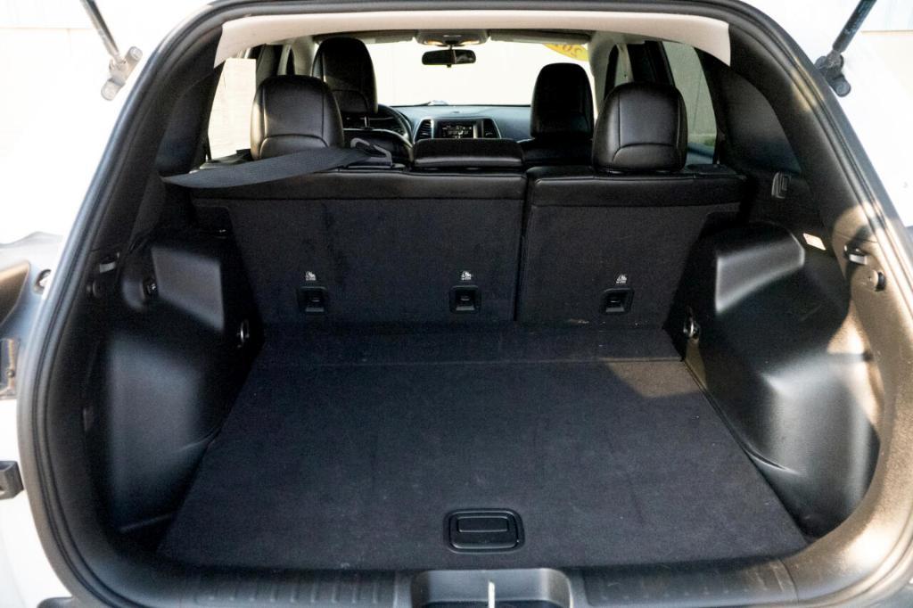 used 2019 Jeep Cherokee car, priced at $12,995