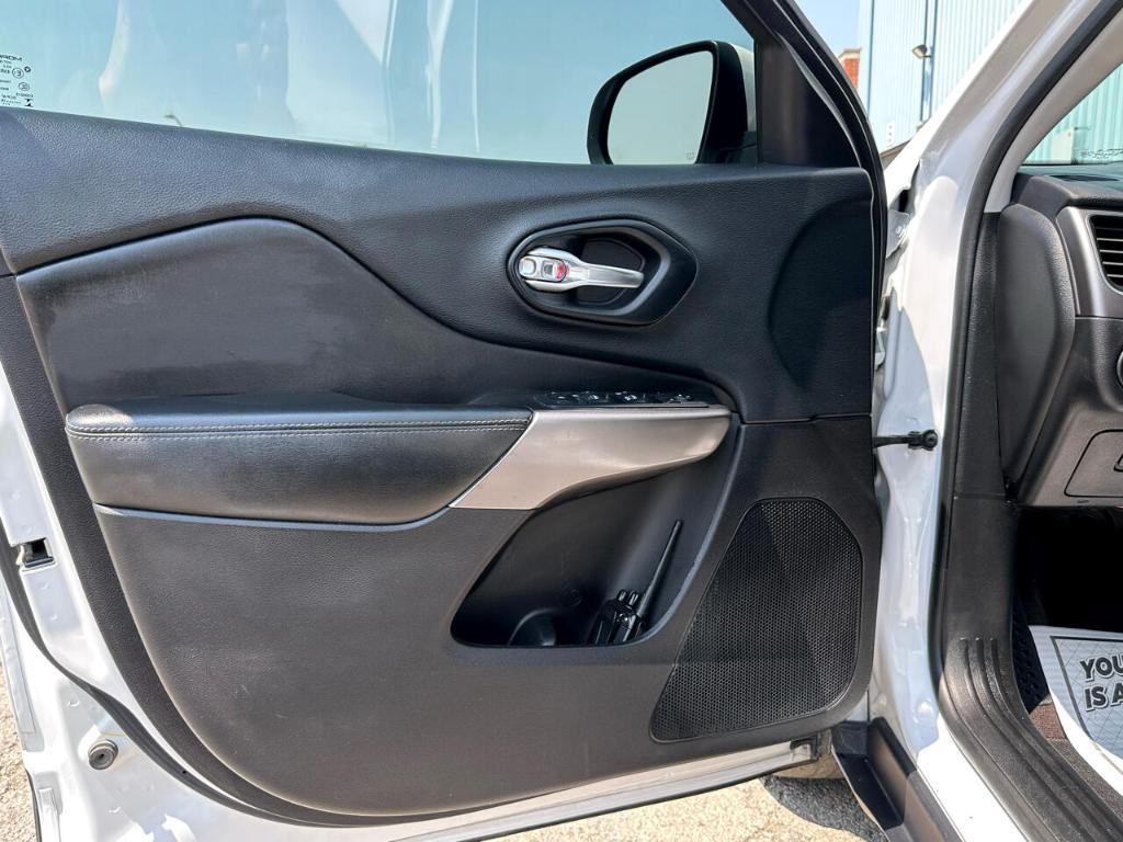 used 2019 Jeep Cherokee car, priced at $13,995