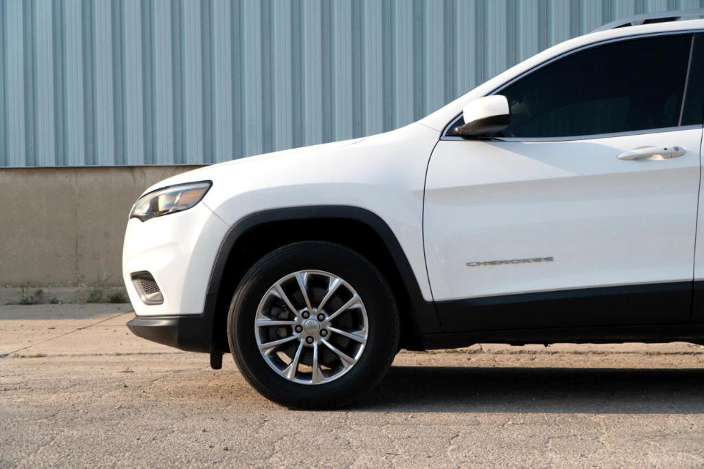 used 2019 Jeep Cherokee car, priced at $12,995