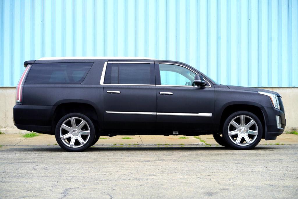 used 2019 Cadillac Escalade ESV car, priced at $24,995