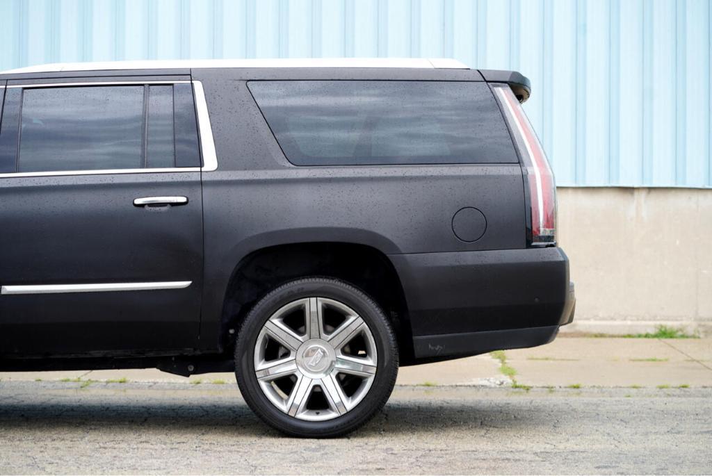used 2019 Cadillac Escalade ESV car, priced at $24,995