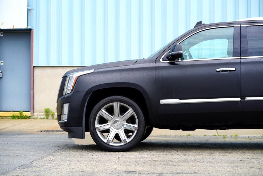 used 2019 Cadillac Escalade ESV car, priced at $24,995