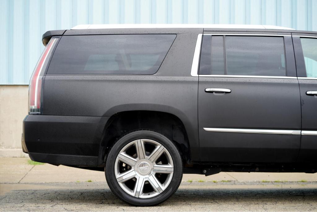 used 2019 Cadillac Escalade ESV car, priced at $24,995