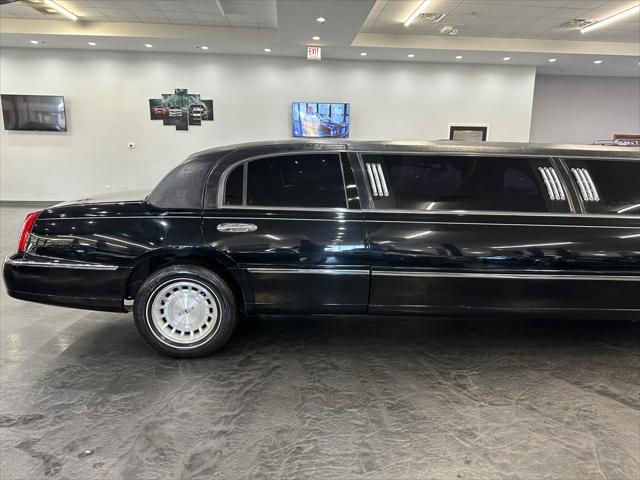 used 1999 Lincoln Town Car car, priced at $8,988