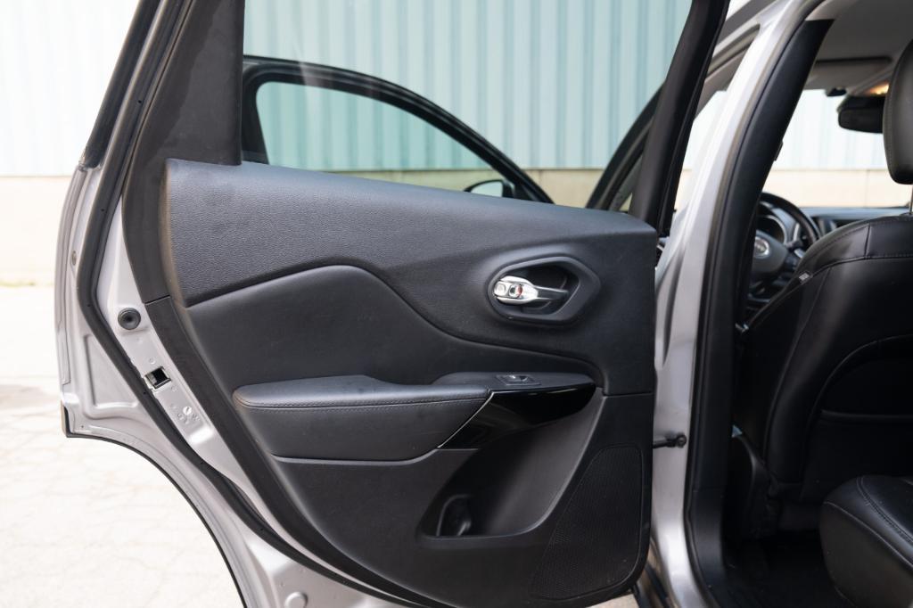 used 2021 Jeep Cherokee car, priced at $13,995