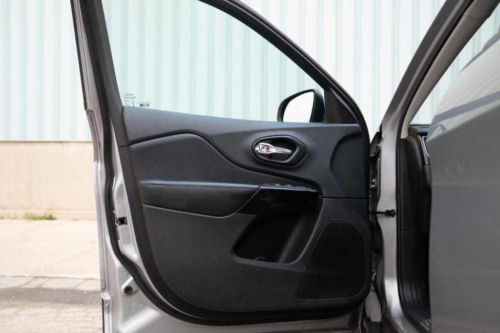 used 2021 Jeep Cherokee car, priced at $13,995