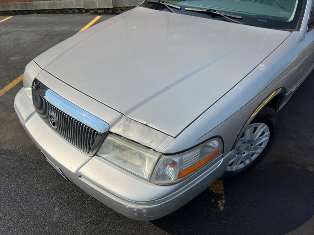 used 2004 Mercury Grand Marquis car, priced at $2,988