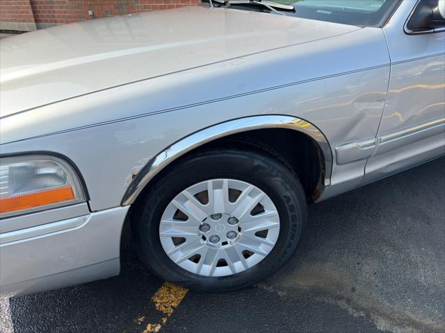 used 2004 Mercury Grand Marquis car, priced at $2,988