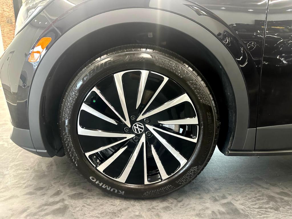 used 2024 Volkswagen ID.4 car, priced at $25,500