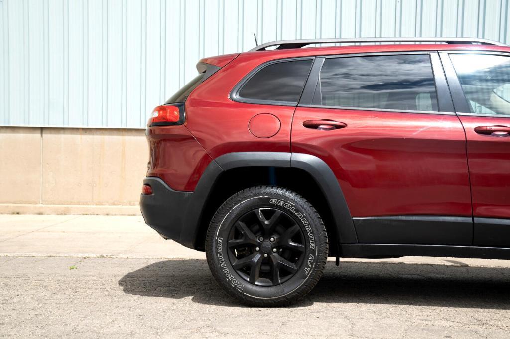 used 2017 Jeep Cherokee car, priced at $10,995