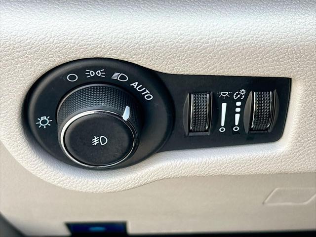 used 2024 Chrysler Pacifica car, priced at $31,995