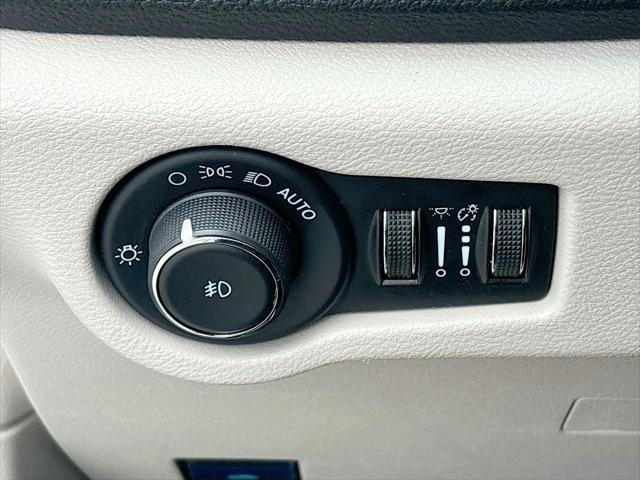 used 2024 Chrysler Pacifica car, priced at $31,995