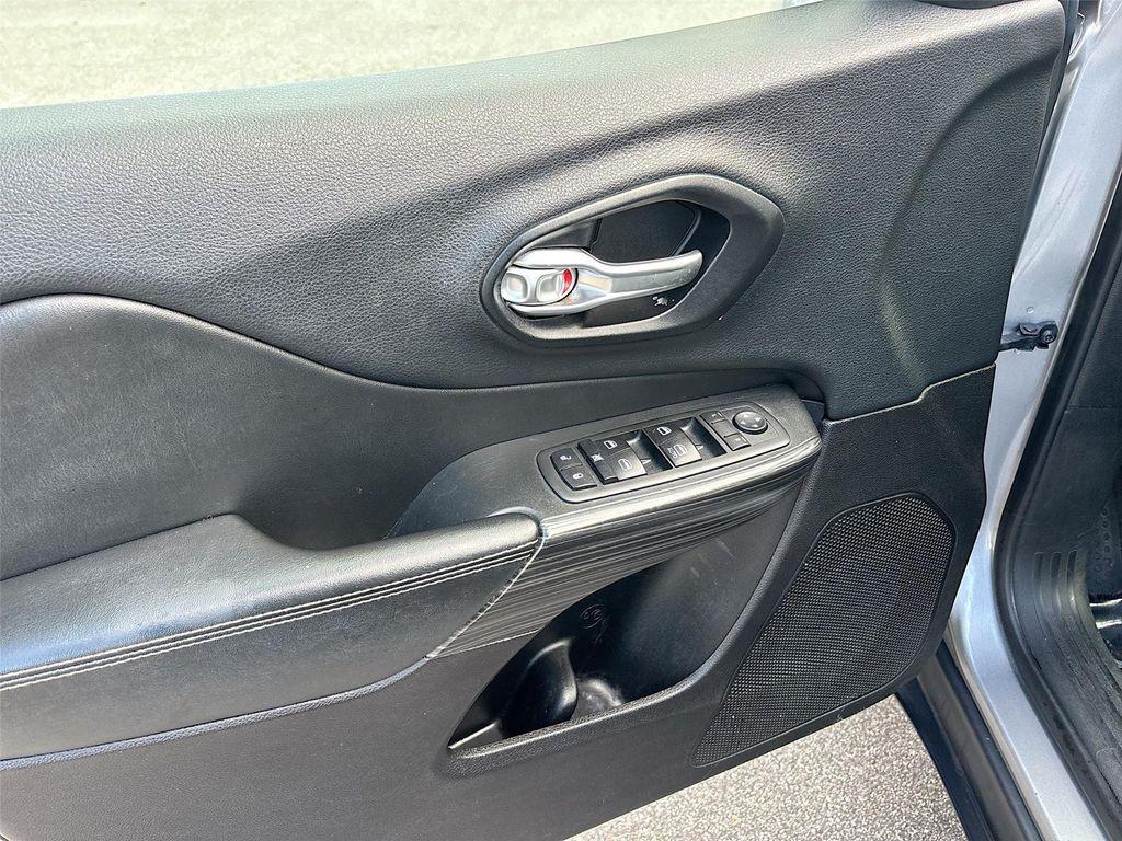used 2015 Jeep Cherokee car, priced at $6,999