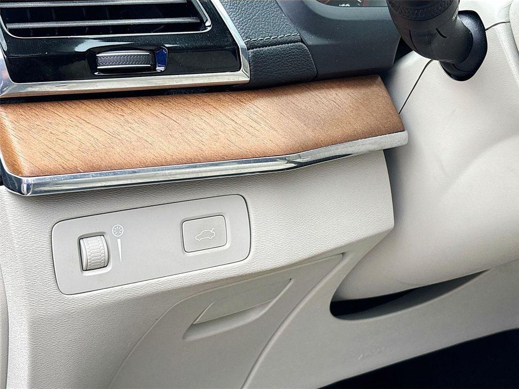 used 2018 Volvo XC90 car, priced at $18,995