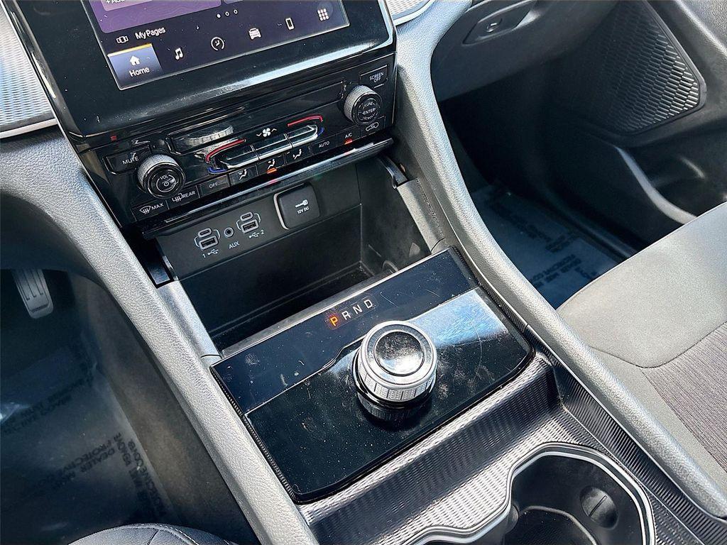 used 2024 Jeep Grand Cherokee L car, priced at $28,595