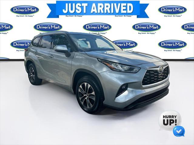 used 2020 Toyota Highlander car, priced at $24,995