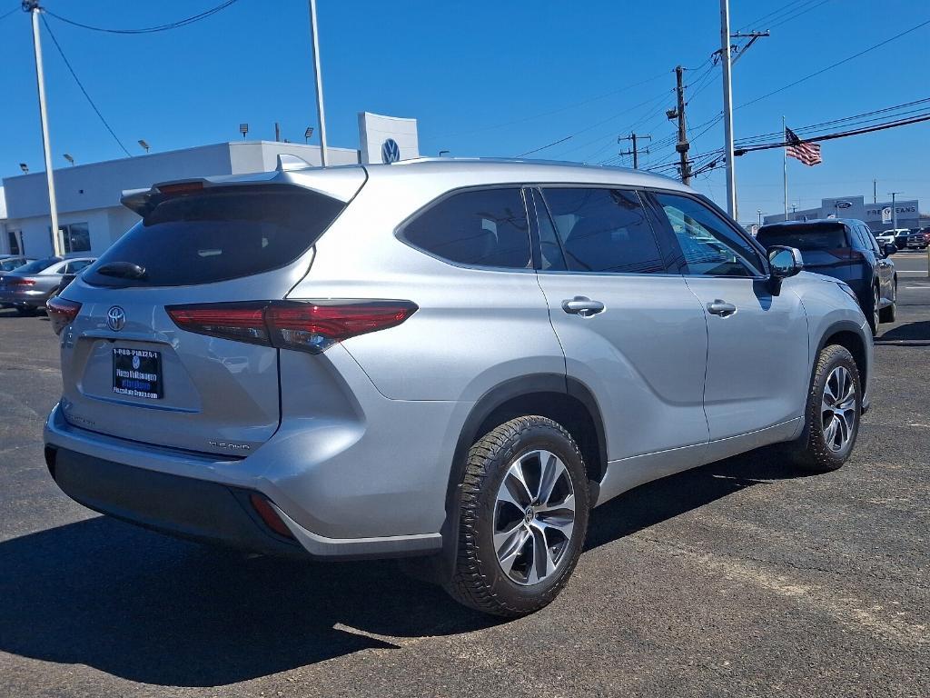 used 2021 Toyota Highlander car, priced at $27,999