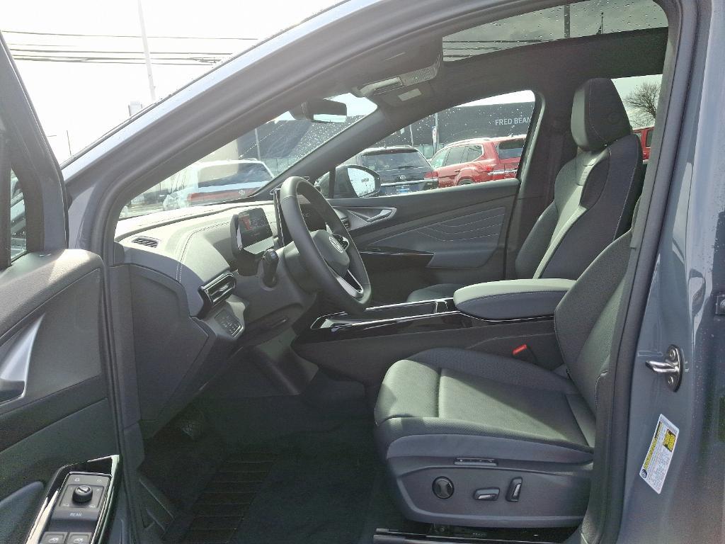 new 2025 Volkswagen ID.4 car, priced at $60,126