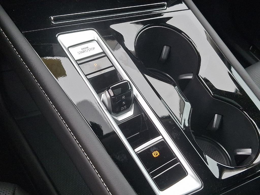 new 2025 Volkswagen Atlas car, priced at $51,304