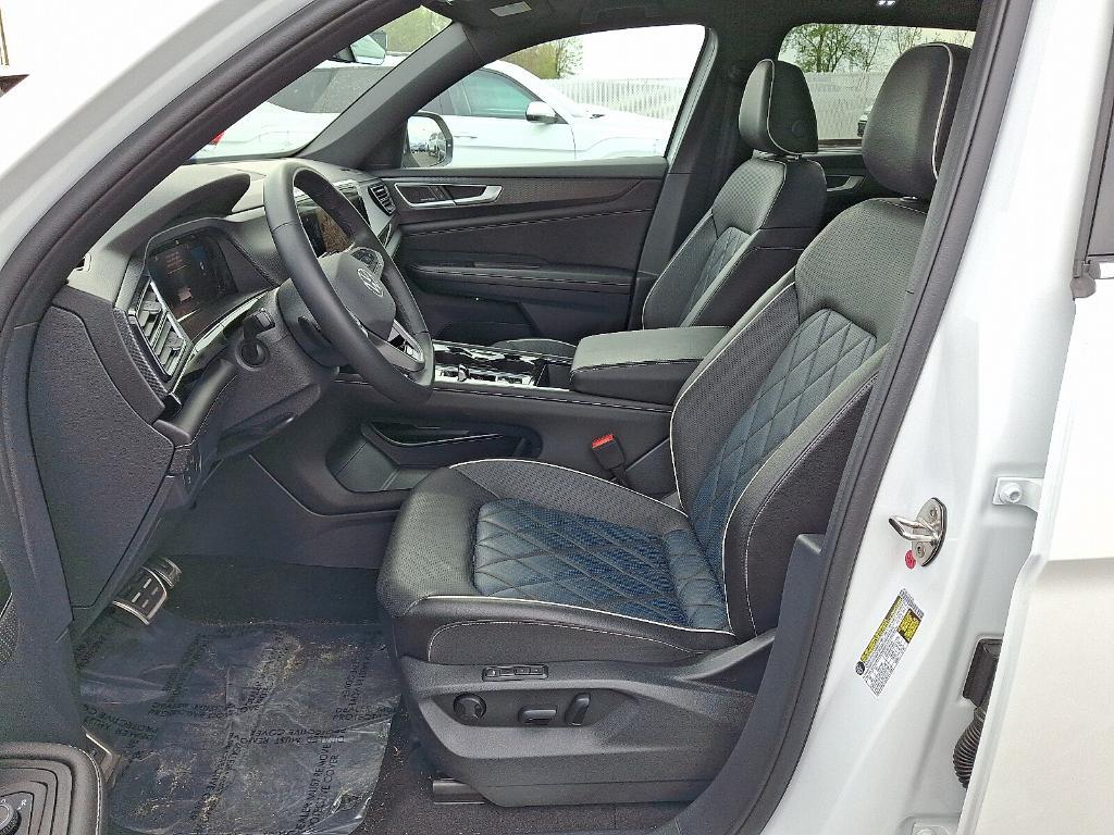 new 2024 Volkswagen Atlas Cross Sport car