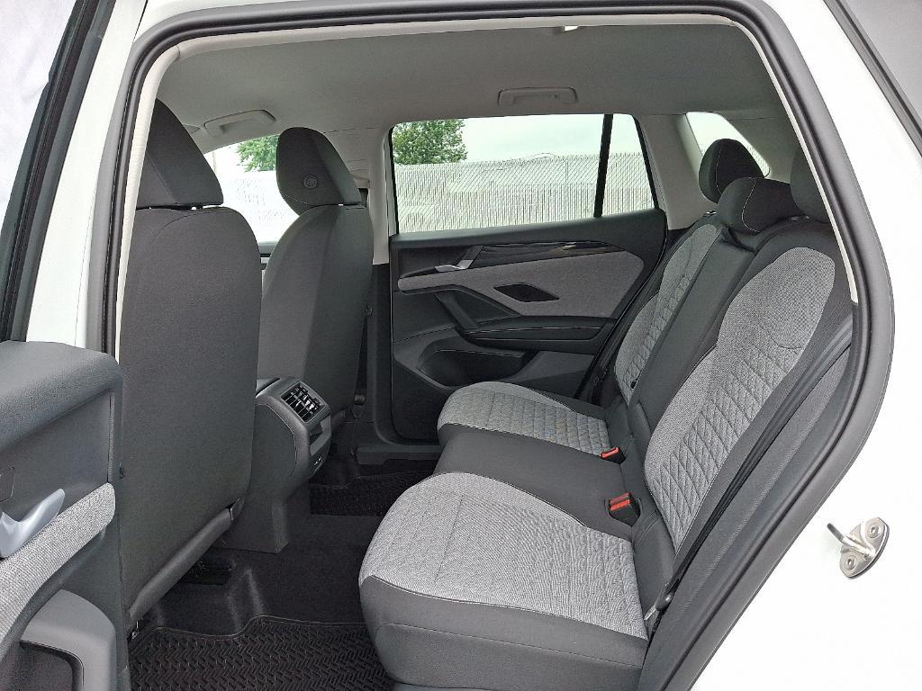 new 2025 Volkswagen Tiguan car, priced at $34,044