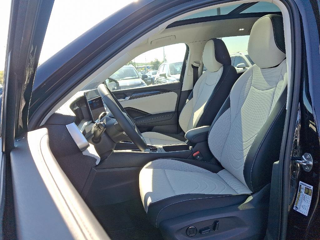 new 2025 Volkswagen Tiguan car, priced at $38,287