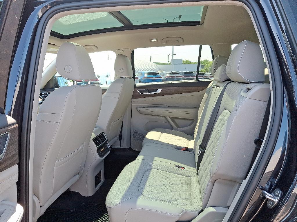 new 2025 Volkswagen Atlas car