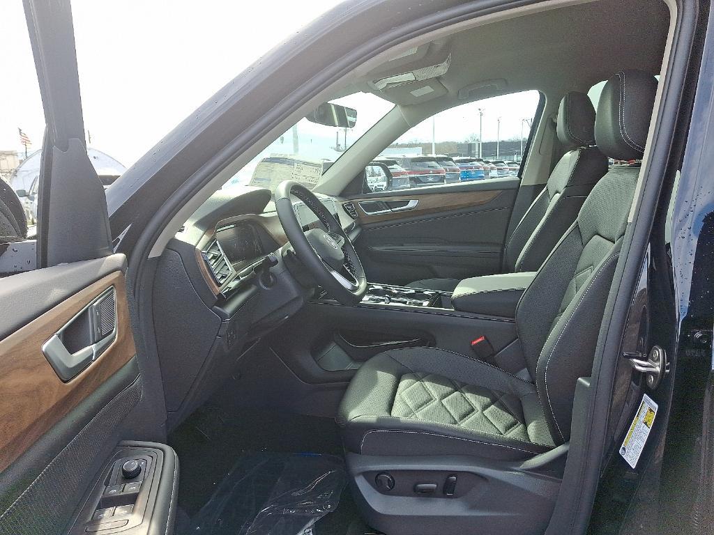 new 2025 Volkswagen Atlas car, priced at $47,960