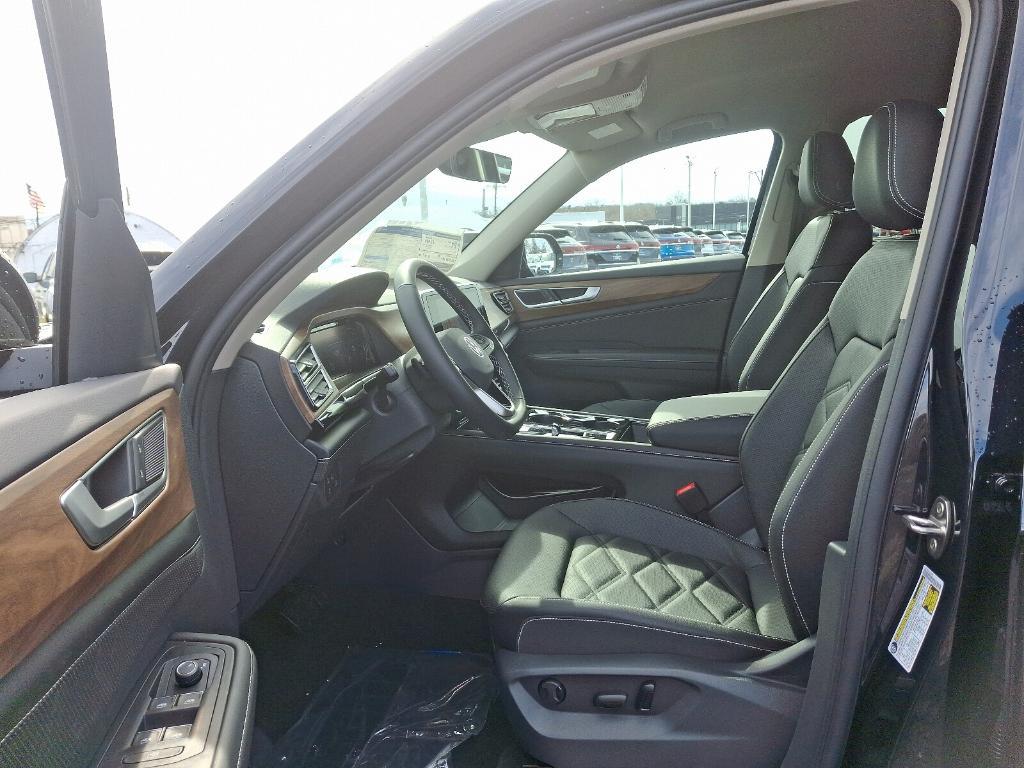 new 2025 Volkswagen Atlas car, priced at $46,103
