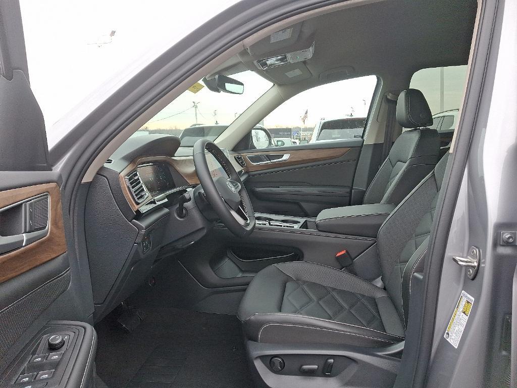 new 2025 Volkswagen Atlas car, priced at $42,052