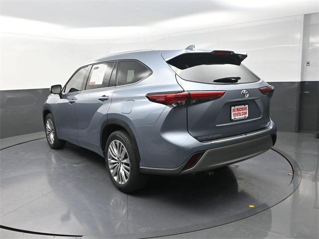 used 2023 Toyota Highlander car, priced at $40,791