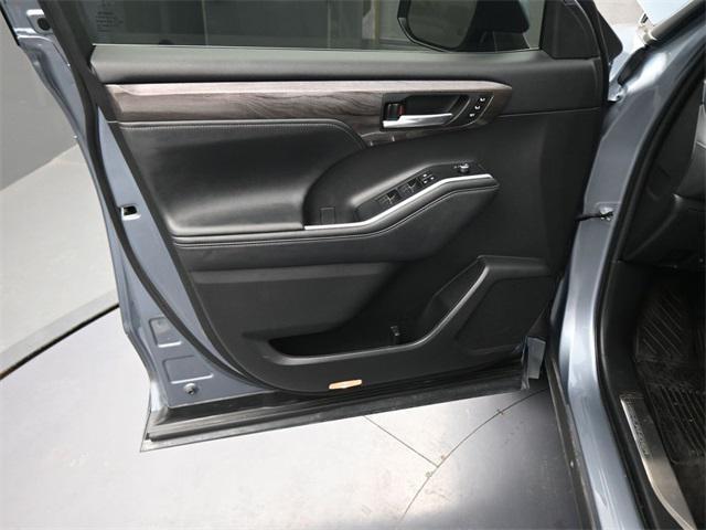 used 2023 Toyota Highlander car, priced at $40,791