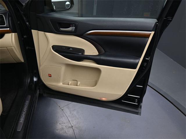 used 2018 Toyota Highlander car, priced at $23,591
