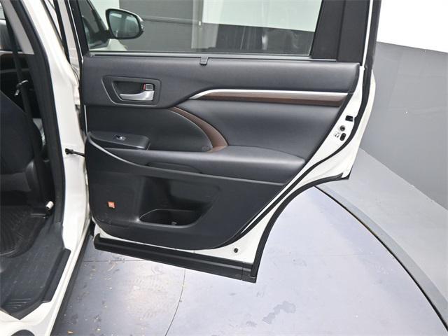 used 2014 Toyota Highlander car, priced at $16,991