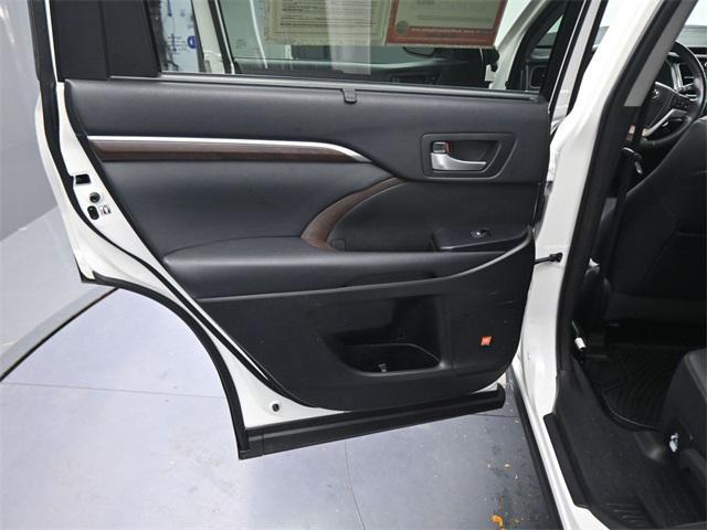used 2014 Toyota Highlander car, priced at $16,991