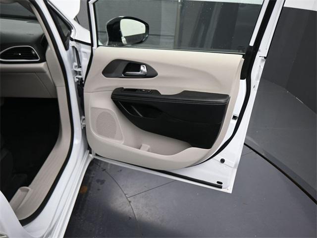 used 2024 Chrysler Pacifica car, priced at $29,391