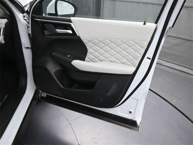 used 2024 Mitsubishi Outlander car, priced at $26,991