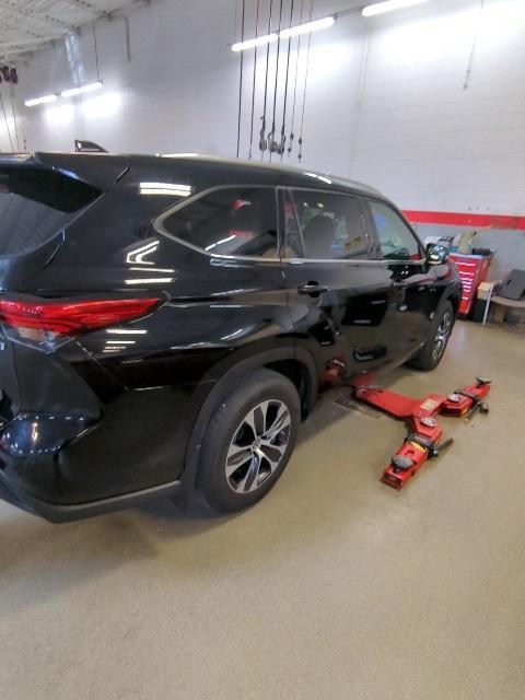 used 2022 Toyota Highlander Hybrid car, priced at $37,991