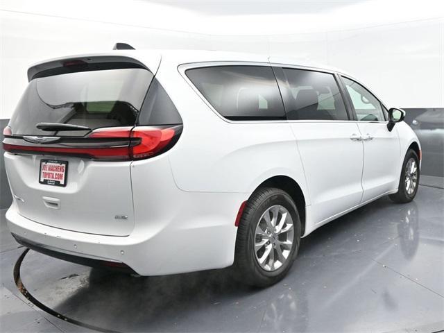 used 2023 Chrysler Pacifica car, priced at $36,491