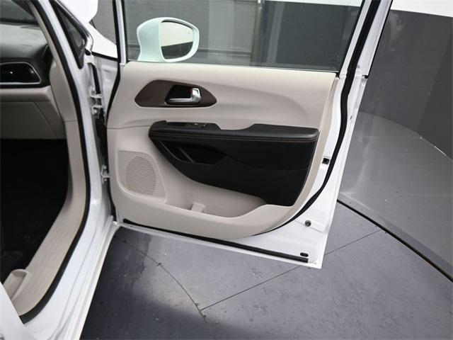 used 2017 Chrysler Pacifica car, priced at $12,791