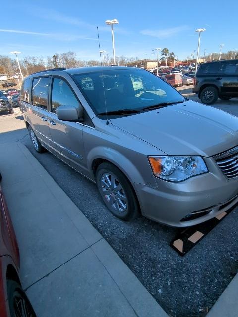 used 2014 Chrysler Town & Country car, priced at $11,791