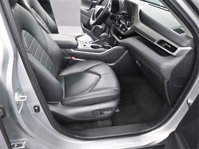 used 2024 Toyota Highlander car, priced at $40,691