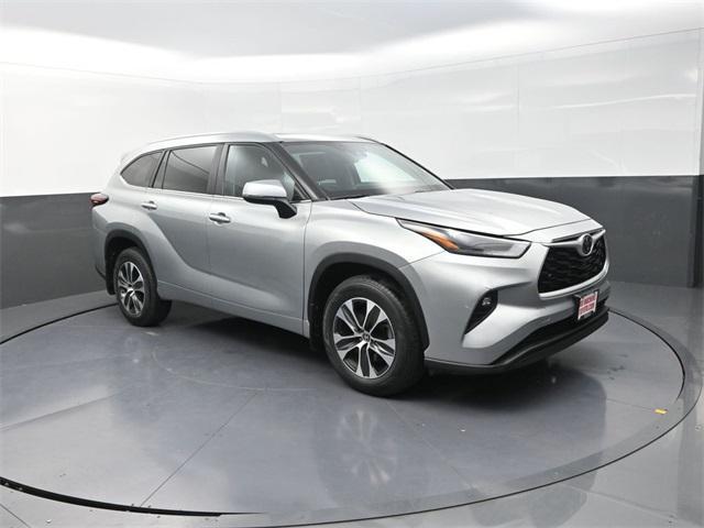 used 2024 Toyota Highlander car, priced at $40,691