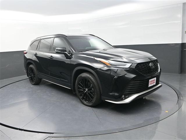 used 2023 Toyota Highlander car, priced at $37,991