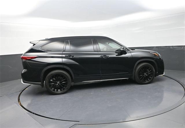 used 2023 Toyota Highlander car, priced at $37,991
